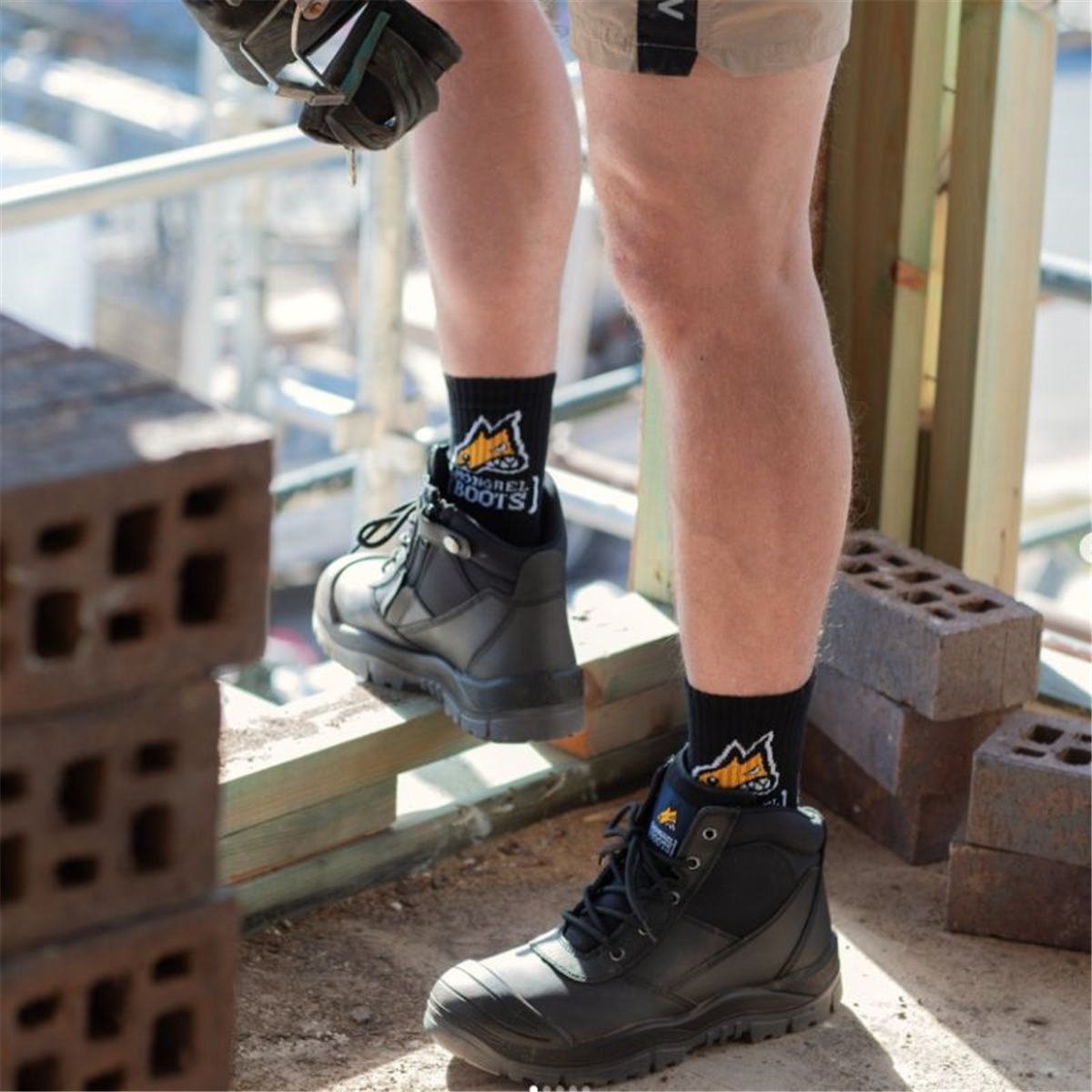 Mongrel 461020 Zip Sider Safety Boot - Black