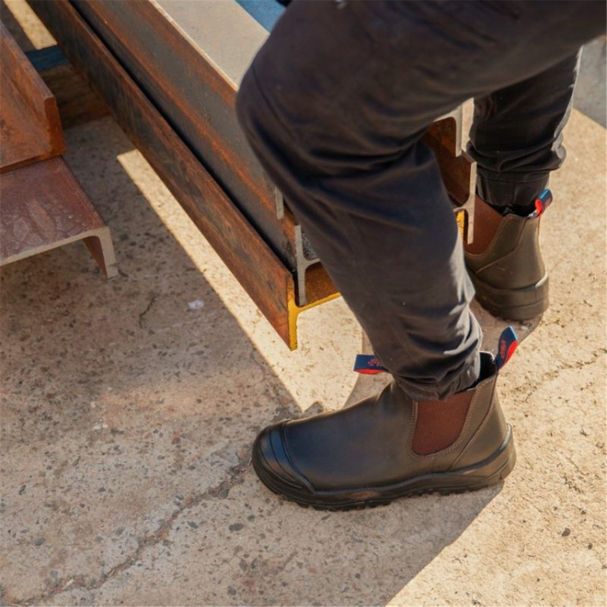 Mongrel 545030 Elastic Sided Safety Boot - Brown